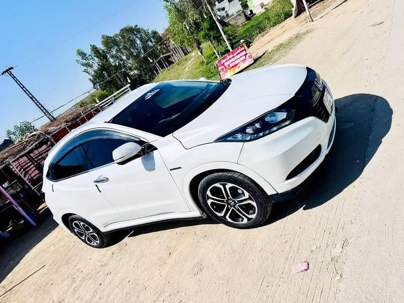 Honda Vezel 2015 for Sale in Peshawar Image-1