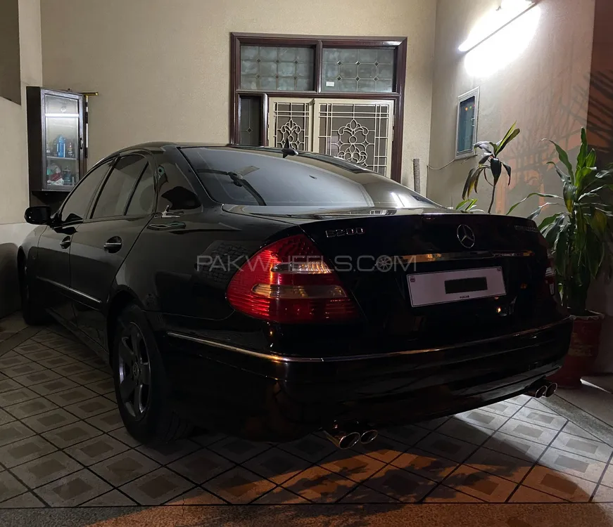 Mercedes Benz E Class 2004 for Sale in Lahore Image-1