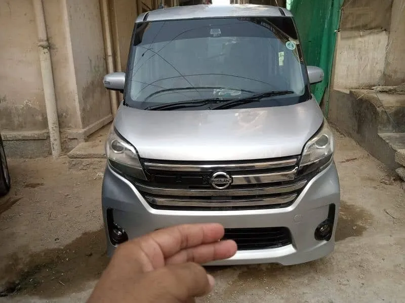 Nissan Dayz Roox 2015 for Sale in Karachi Image-1