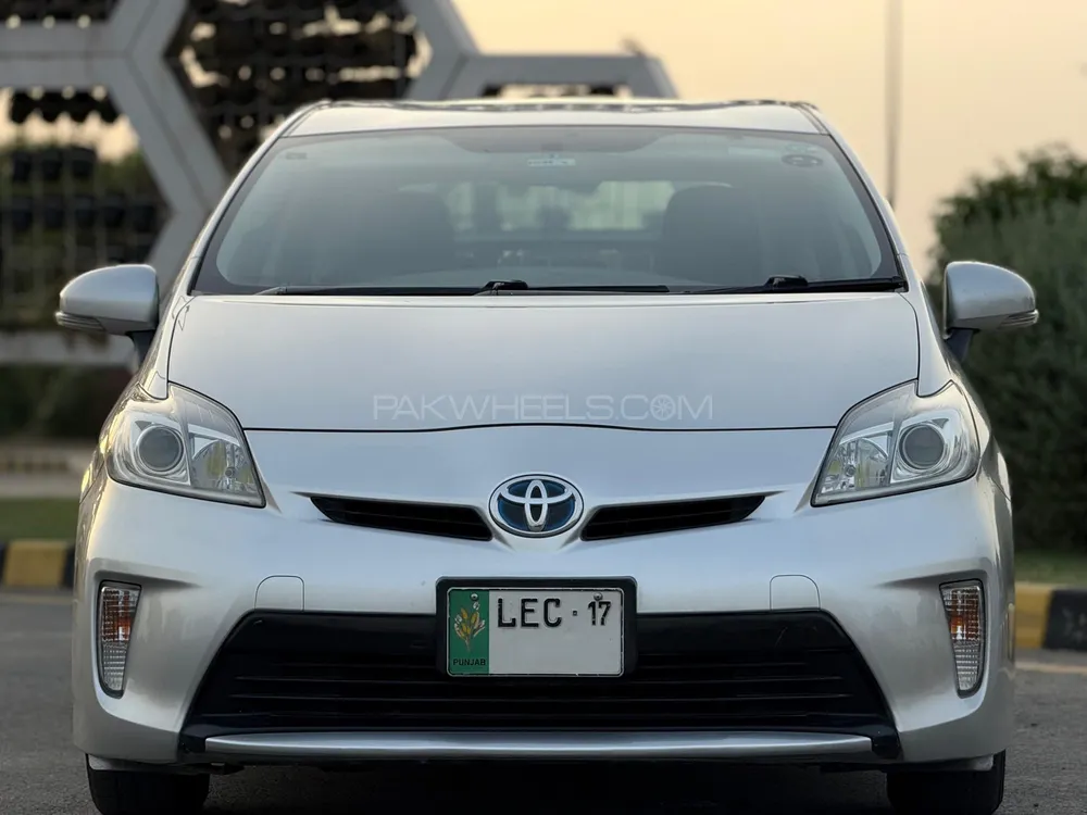 Toyota Prius 2013 for Sale in Lahore Image-1