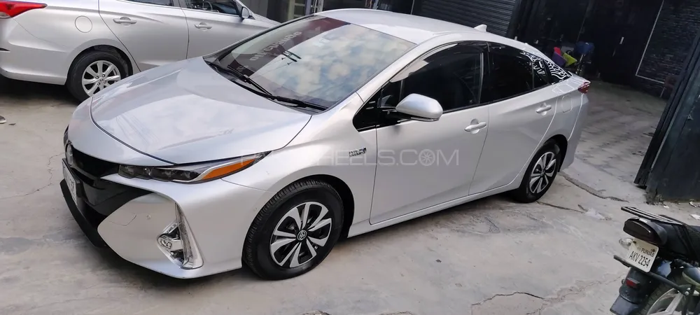 Toyota Prius 2017 for Sale in Lahore Image-1
