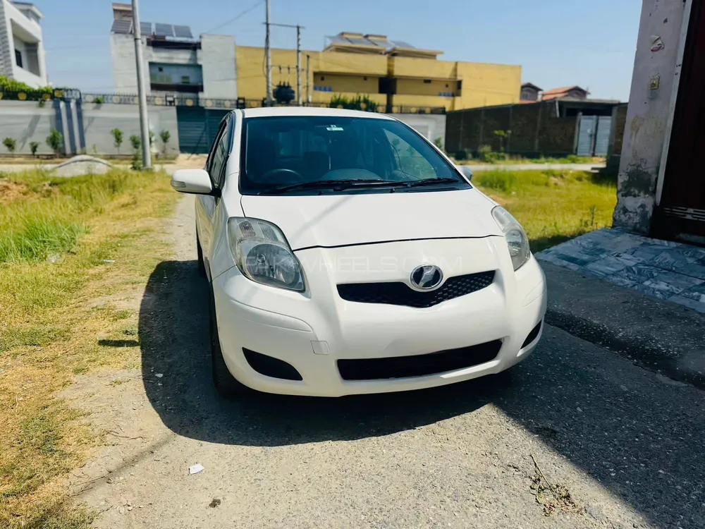 Toyota Vitz 2009 for Sale in Mardan Image-1