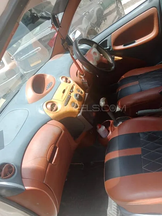 Toyota Vitz 2000 for Sale in Karachi Image-1
