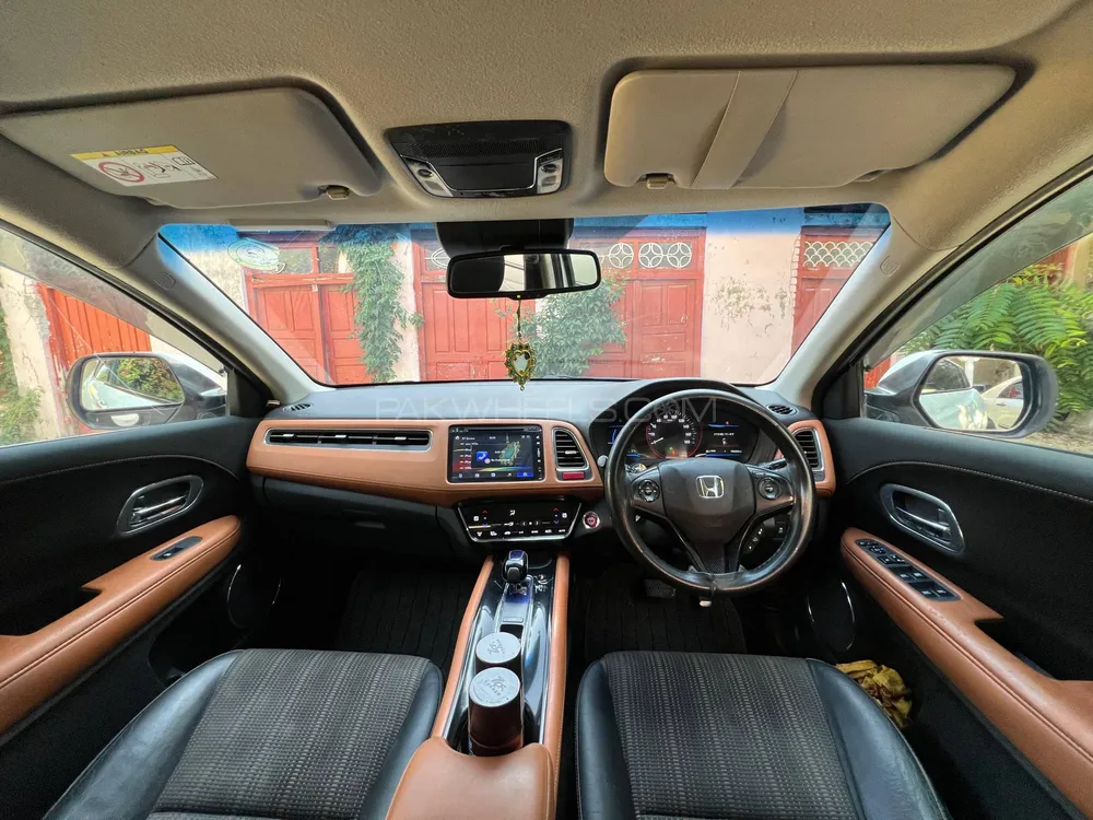 Honda Vezel 2015 for Sale in Swabi Image-1
