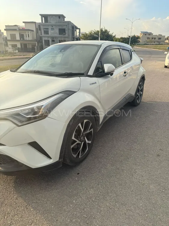 Toyota C-HR 2017 for Sale in Islamabad Image-1