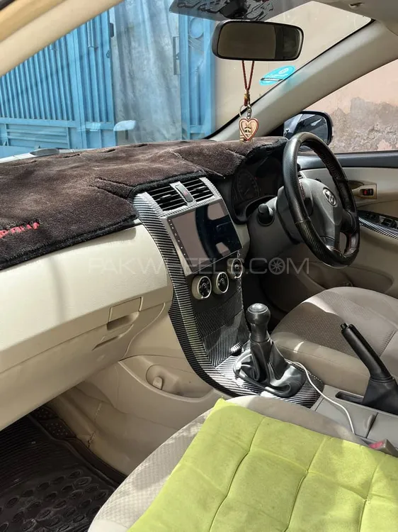 Toyota Corolla 2011 for Sale in Larkana Image-1