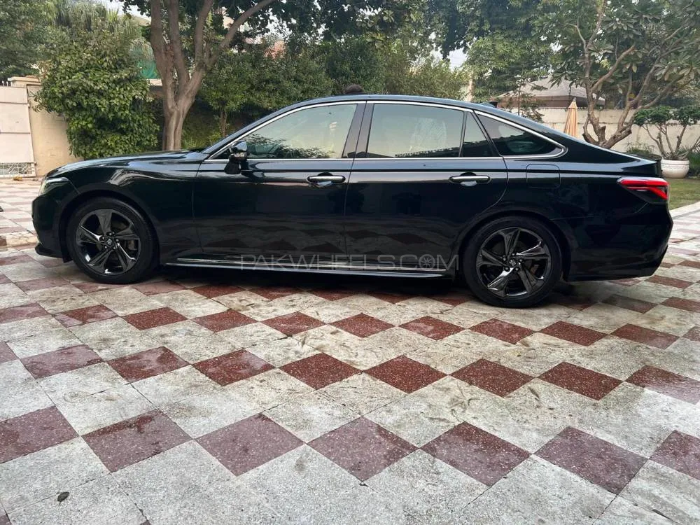 Toyota Crown 2020 for Sale in Lahore Image-1