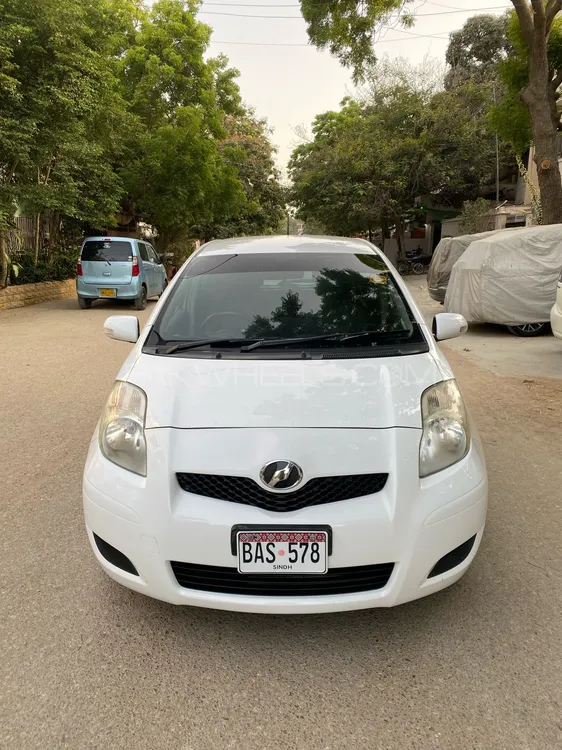 Toyota Vitz 2010 for Sale in Karachi Image-1