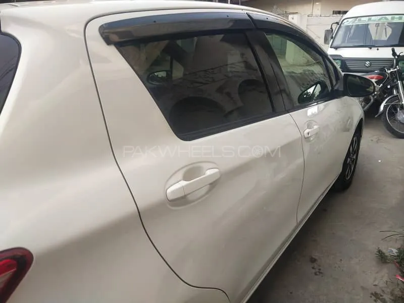 Toyota Vitz 2017 for Sale in Faisalabad Image-1
