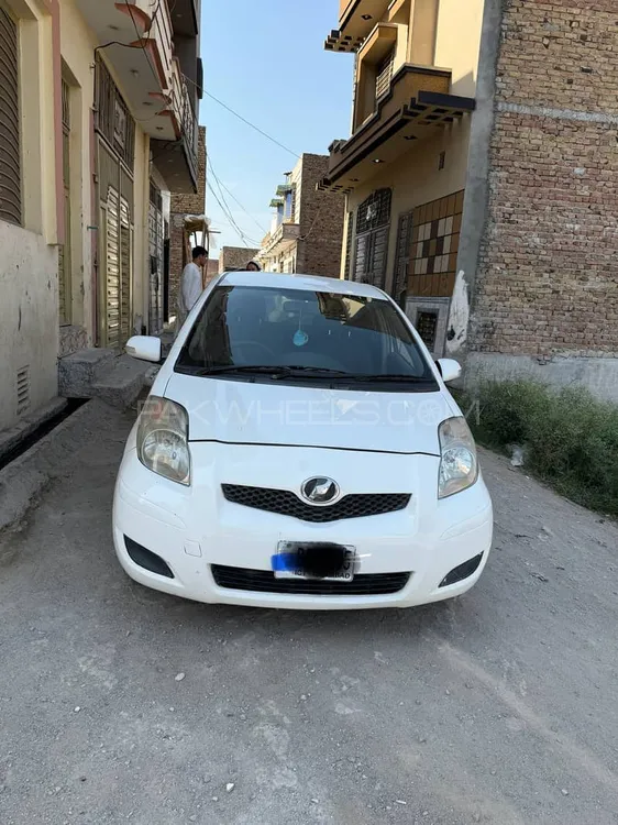 Toyota Vitz 2010 for Sale in Peshawar Image-1