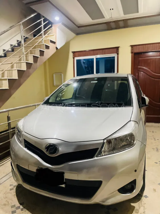 Toyota Vitz 2011 for Sale in Peshawar Image-1