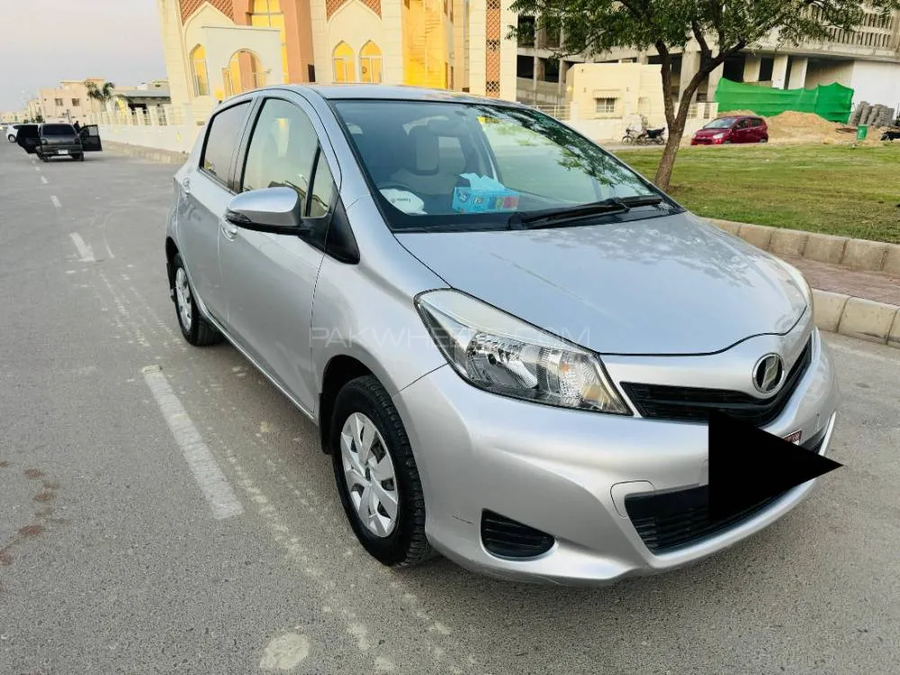 Toyota Vitz 2014 for Sale in Karachi Image-1