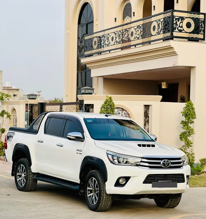 Toyota Hilux 2017 for Sale in Multan Image-1