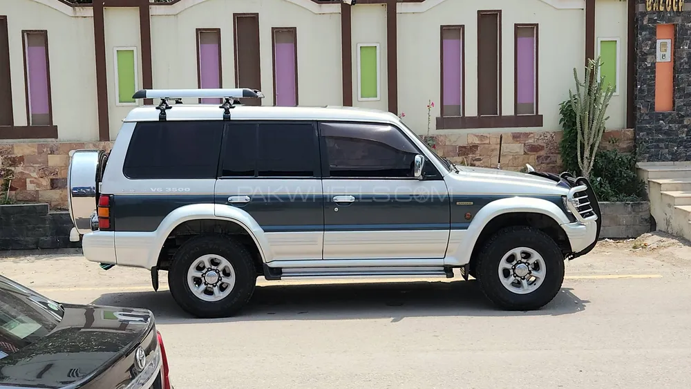 Mitsubishi Pajero 1995 for Sale in Dera ismail khan Image-1