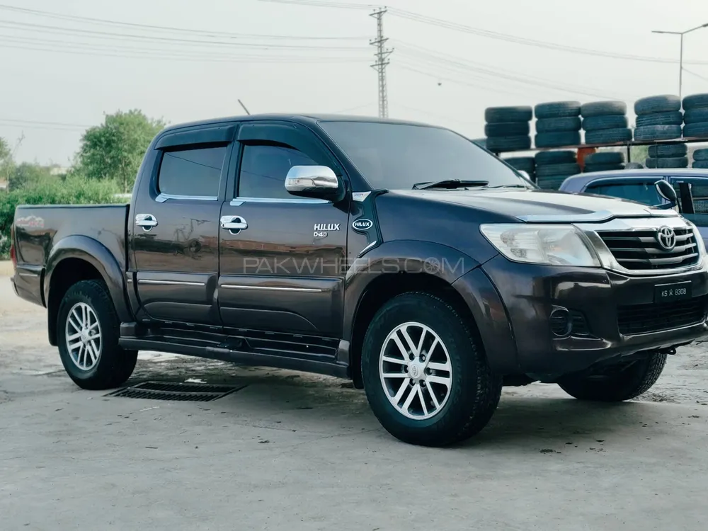 Toyota Hilux 2012 for Sale in Peshawar Image-1