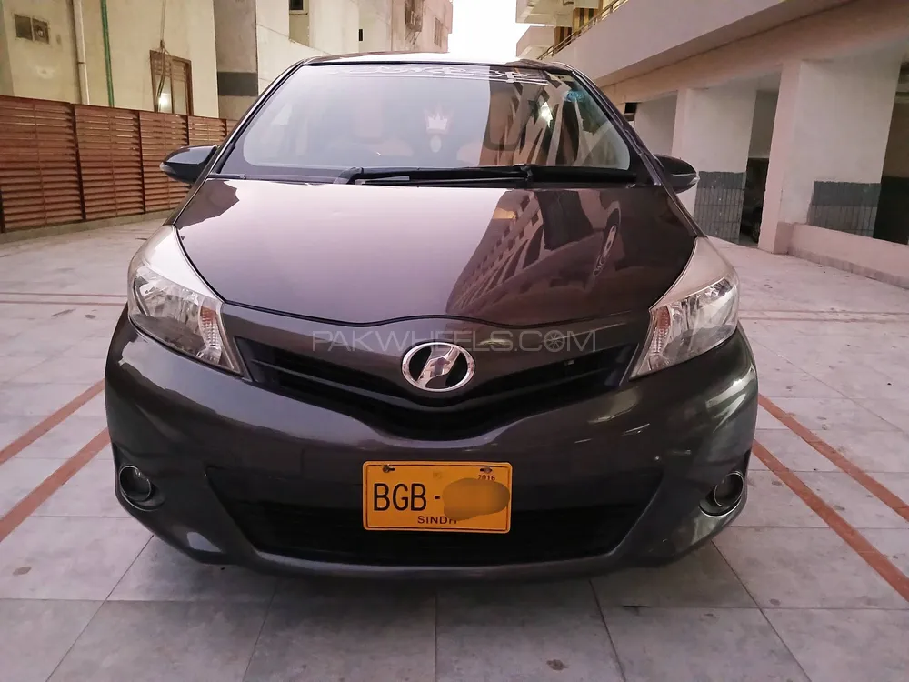 Toyota Vitz 2013 for Sale in Karachi Image-1