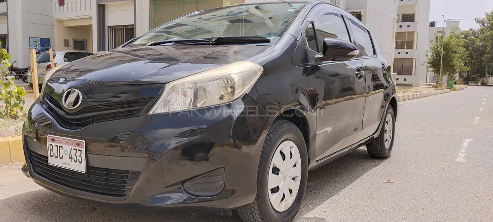 Toyota Vitz 2014 for Sale in Karachi Image-1