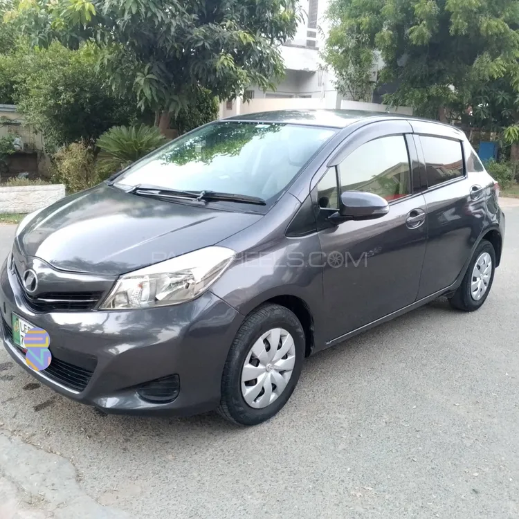 Toyota Vitz 2014 for Sale in Lahore Image-1