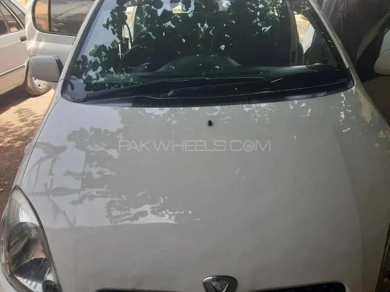 Toyota Vitz 2004 for Sale in Nowshera Image-1