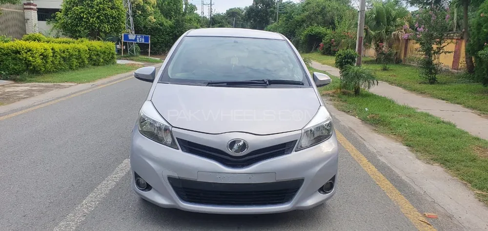 Toyota Vitz 2013 for Sale in Jhelum Image-1
