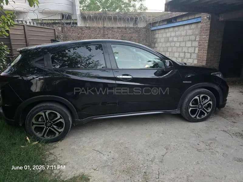 Honda Vezel 2014 for Sale in Jalalpur Jattan Image-1