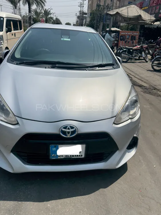 Toyota Aqua 2017 for Sale in Gujranwala Image-1