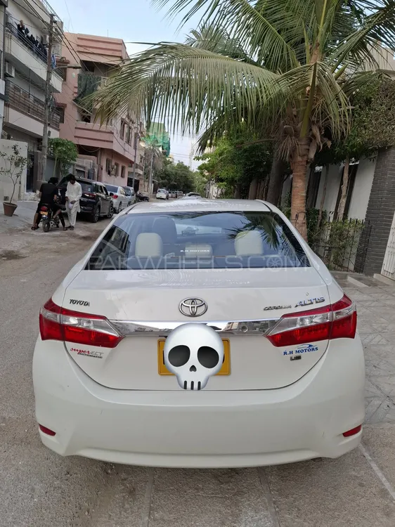 Toyota Corolla 2015 for Sale in Karachi Image-1