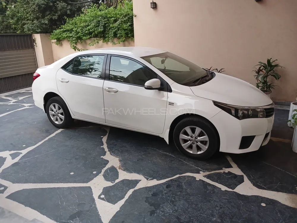 Toyota Corolla 2017 for Sale in Lahore Image-1