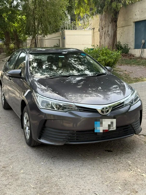 Toyota Corolla 2018 for Sale in Islamabad Image-1