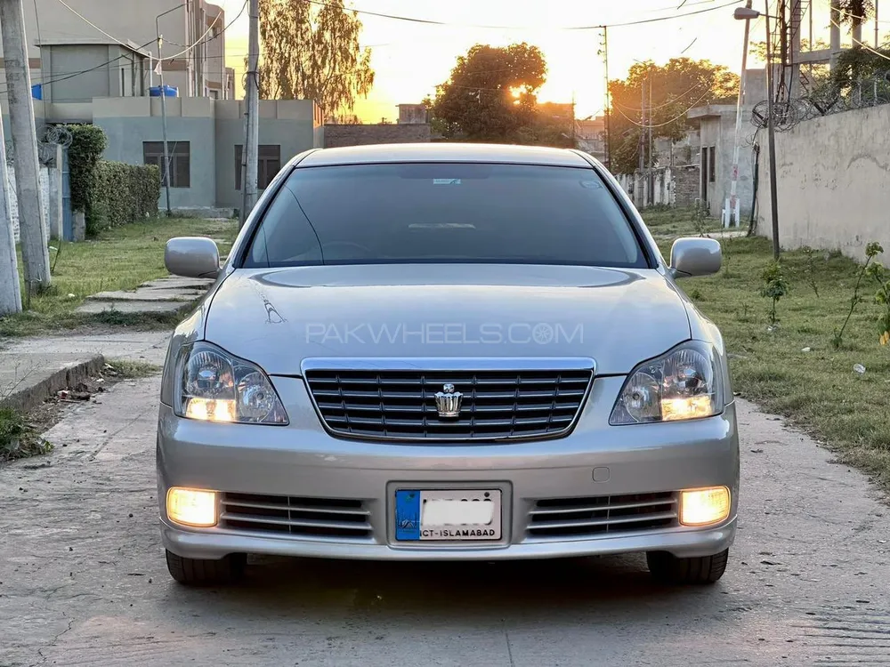 Toyota Crown 2004 for Sale in Islamabad Image-1