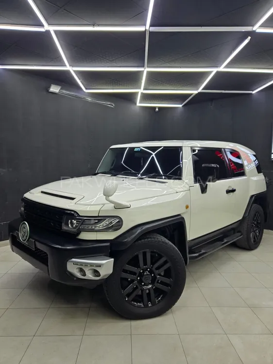 Toyota Fj Cruiser 2011 for Sale in Lahore Image-1