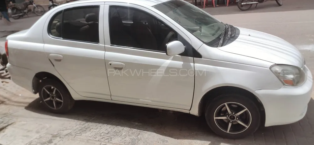 Toyota Platz 2005 for Sale in Karachi Image-1