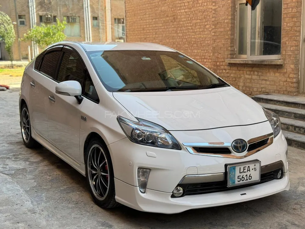Toyota Prius 2013 for Sale in Peshawar Image-1