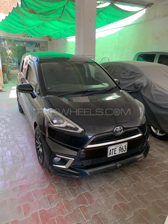 Toyota Sienta 2018 for Sale in Lahore Image-1