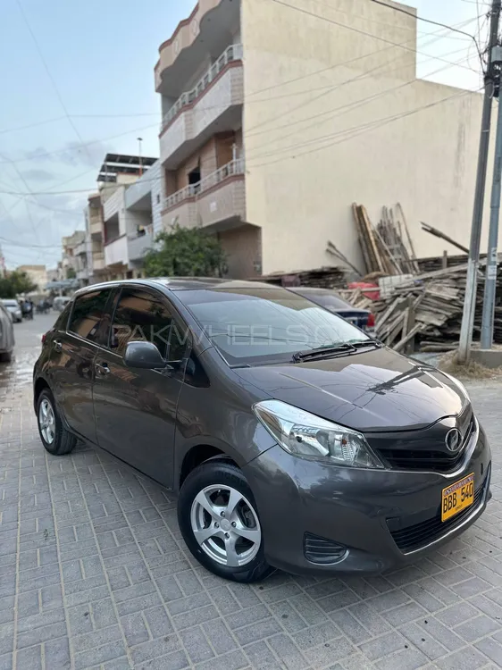 Toyota Vitz 2011 for Sale in Karachi Image-1