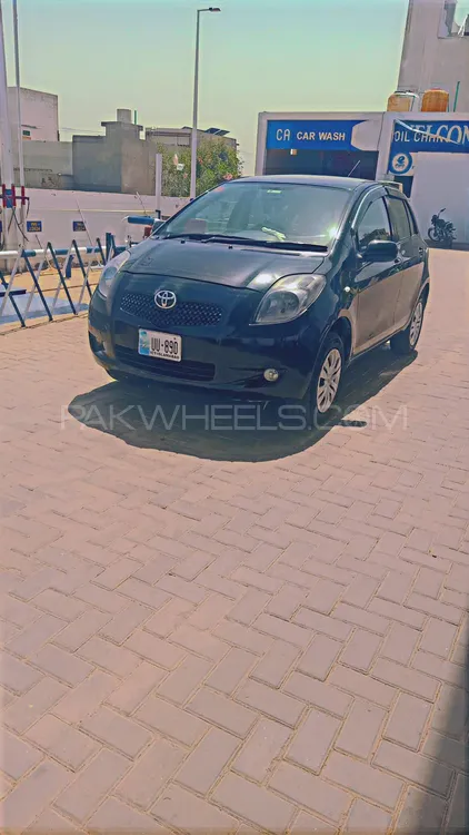 Toyota Vitz 2012 for Sale in Burewala Image-1