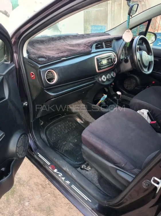 Toyota Vitz 2013 for Sale in Islamabad Image-1