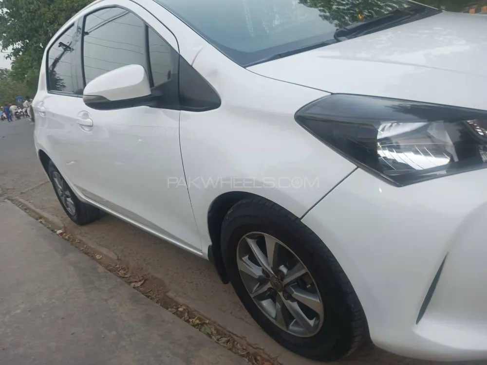 Toyota Vitz 2015 for Sale in Lahore Image-1