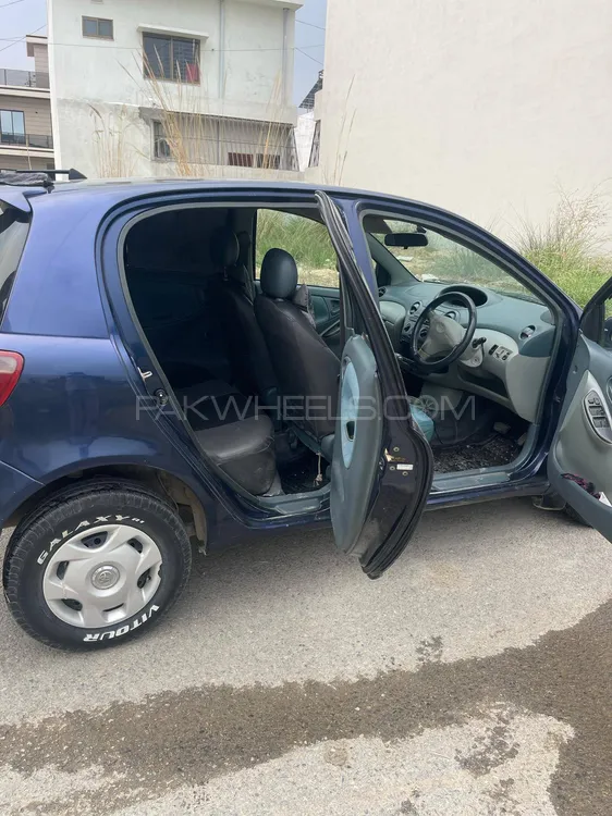 Toyota Vitz 2000 for Sale in Wah cantt Image-1