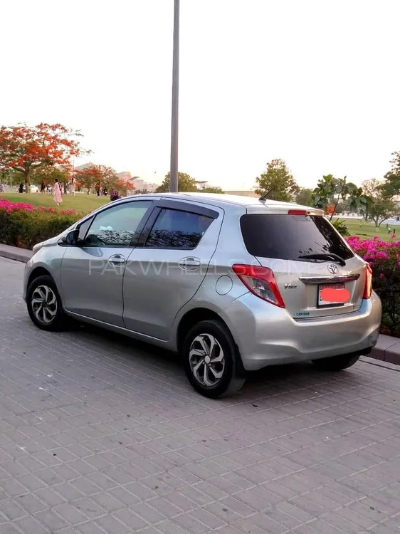 Toyota Vitz 2013 for Sale in Karachi Image-1