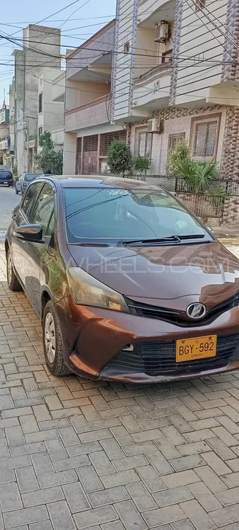 Toyota Vitz 2014 for Sale in Karachi Image-1