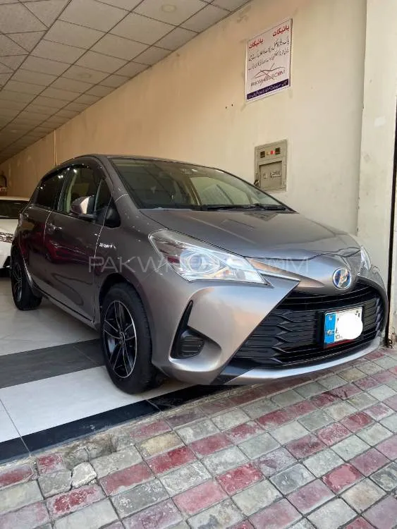 Toyota Vitz 2017 for Sale in Multan Image-1
