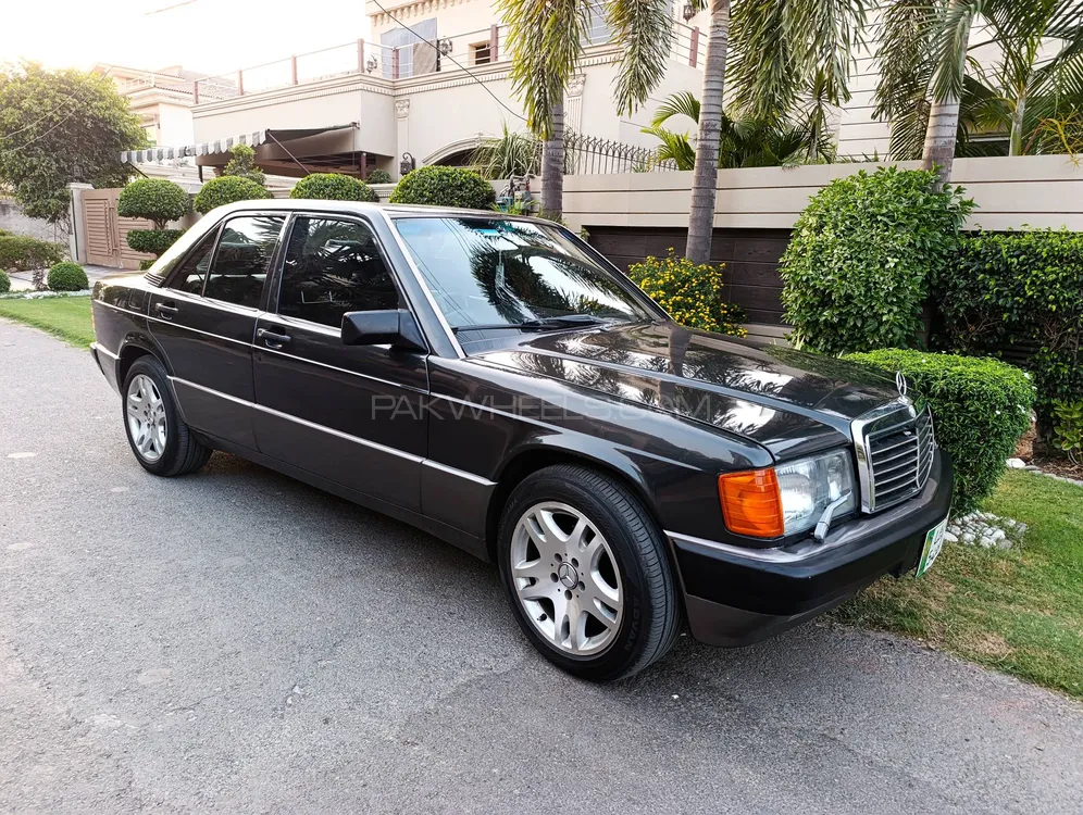 Mercedes Benz E Class 1990 for Sale in Lahore Image-1
