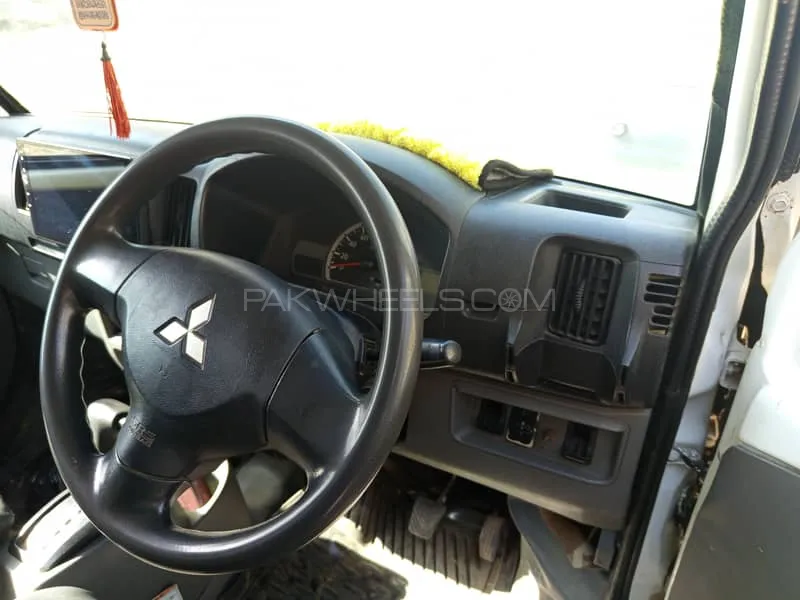 Mitsubishi Minicab 2011 for Sale in Karachi Image-1