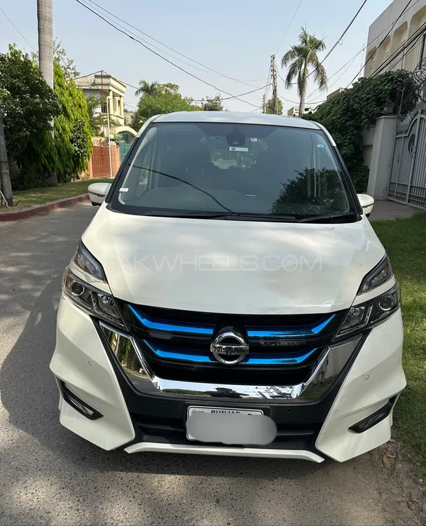 Nissan Serena 2018 for Sale in Lahore Image-1