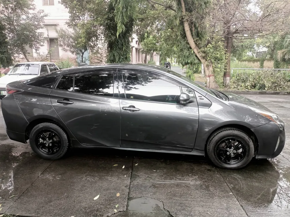 Toyota Prius 2022 for Sale in Lahore Image-1