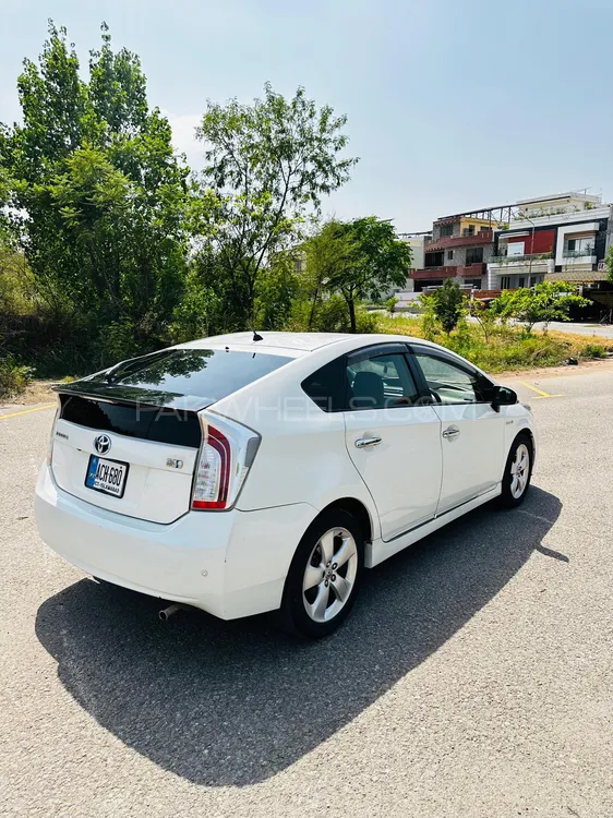 Toyota Prius 2013 for Sale in Islamabad Image-1