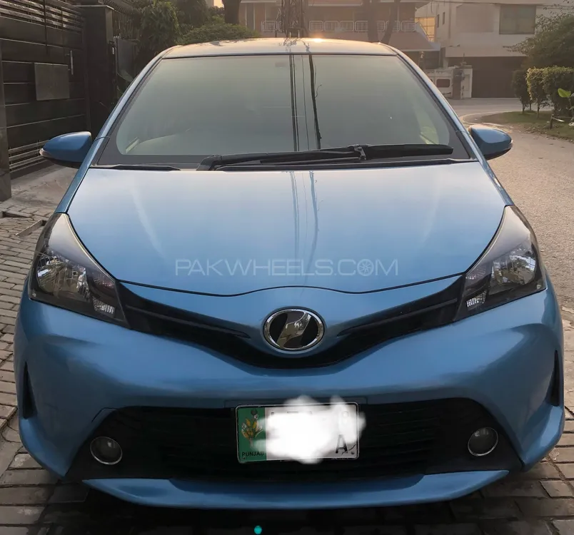 Toyota Vitz 2015 for Sale in Lahore Image-1