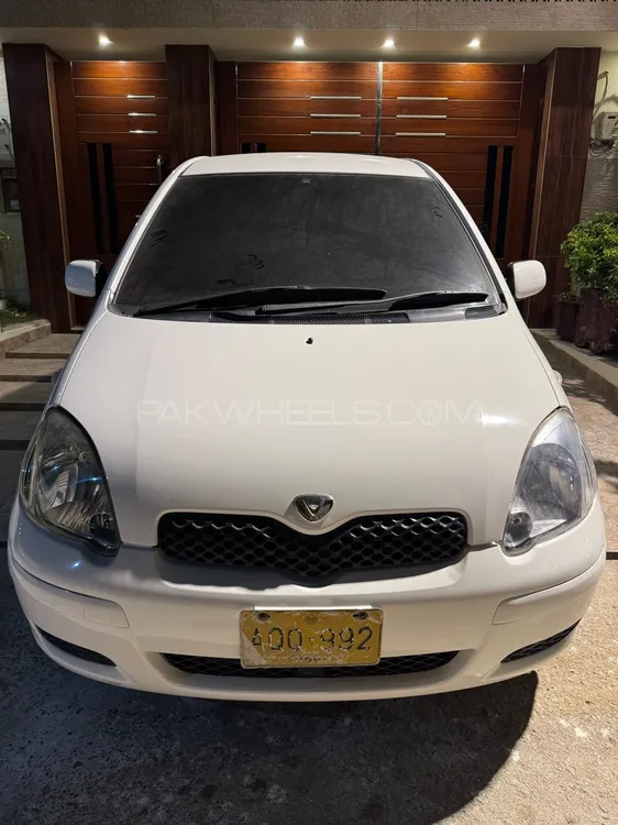 Toyota Vitz 2004 for Sale in Karachi Image-1