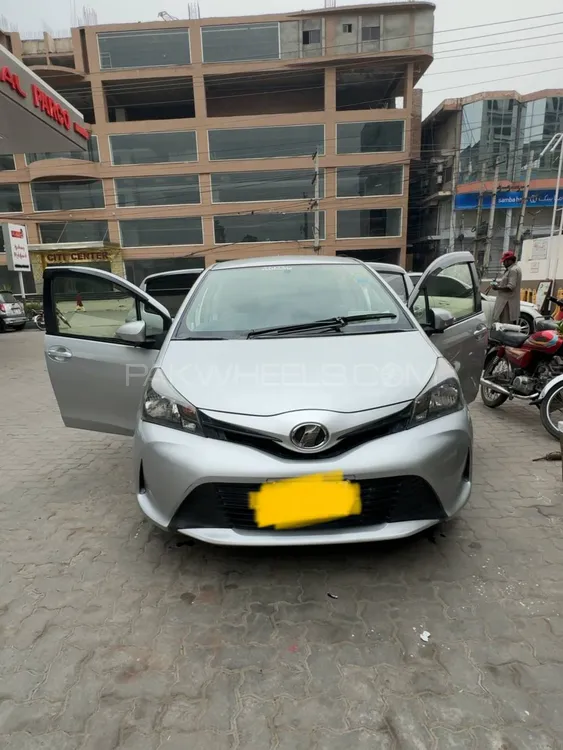 Toyota Vitz 2014 for Sale in Multan Image-1